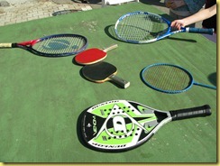 tennis= sport de raquette: oui, mais laquelle?